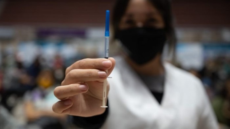 Afirman que el esquema completo cubre los diferentes linajes de Ómicron